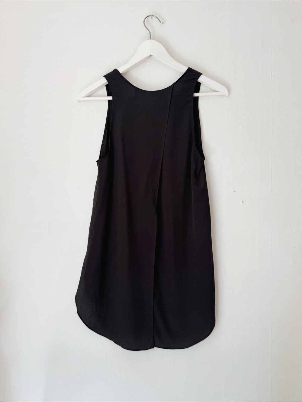 Aritzia Wilfred Black Silk Sleeveless Split Tank - Picture 3 of 4